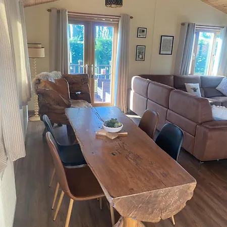 Sleeps 4 With Hot Tub And Parking * York