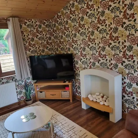 Sleeps 4 With Hot Tub And Parking Сasa de vacaciones *